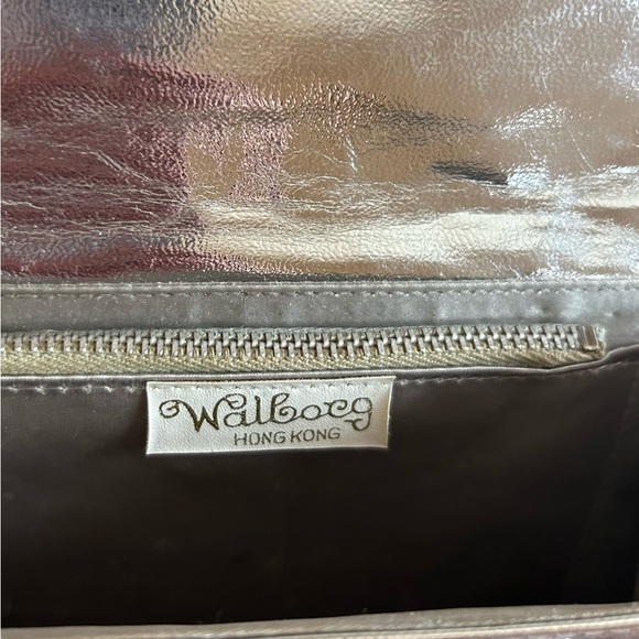 Vintage Walborg of Hong Kong gold and silver python print bag. - Picture 4 of 6